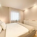Modernes In Zentrumsnähe Mit Eigenem Stellplatz Apartment