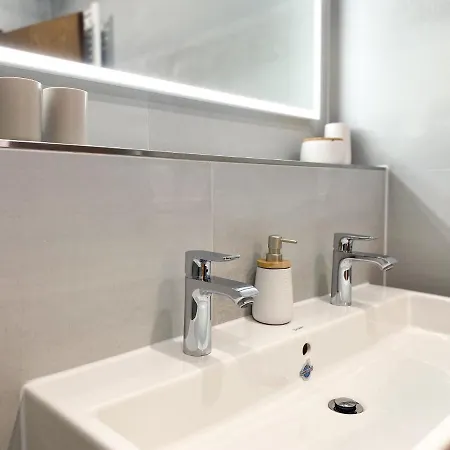 Modernes In Zentrumsnaehe Mit Eigenem Stellplatz