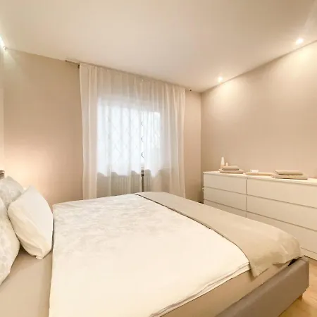 Modernes In Zentrumsnaehe Mit Eigenem Stellplatz アパート