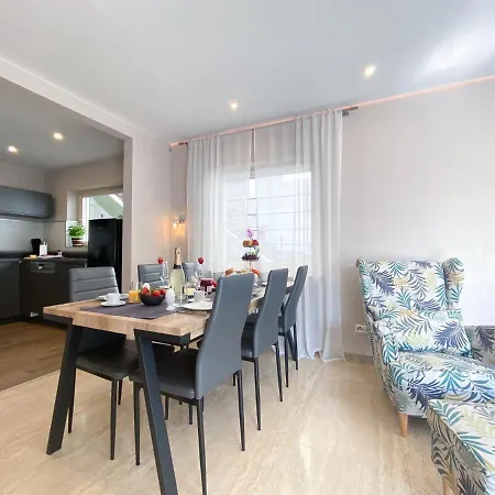 Apartamento Modernes In Zentrumsnaehe Mit Eigenem Stellplatz