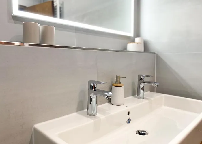 Modernes In Zentrumsnaehe Mit Eigenem Stellplatz